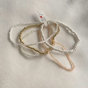 White affair beaded bracelet (pack of 5)