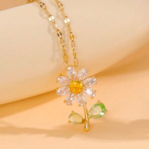 Daisy AD luxurious floral pendant necklace (gold)