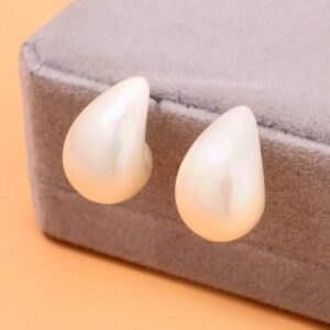 Droplet earrings (pearl white)